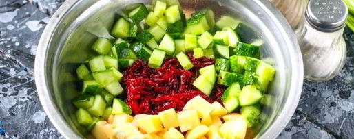 Шаг 4: холодного свекольника с колбасой