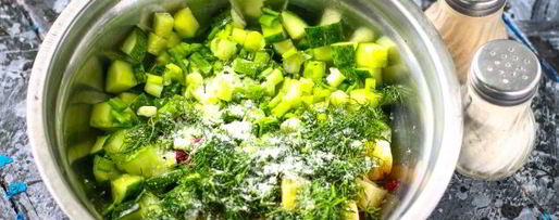 Шаг 6: холодного свекольника с колбасой