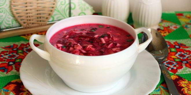 Рецепт холодного свекольника с курицей на сметане и минеральной воде