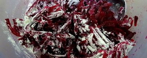 Шаг 6: свекольника с сосисками и сметаной