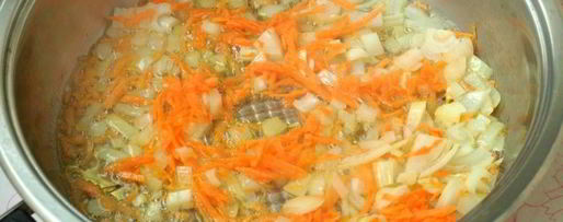 Шаг 2: свекольника со щавелем, фасолью и шампиньонами