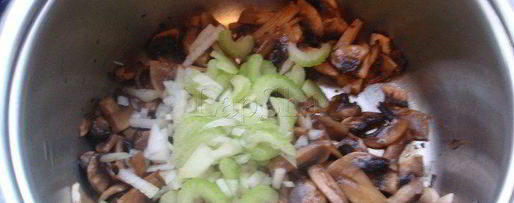 Шаг 3: сырного крема-супа с грибами и курицей