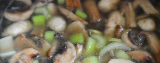 Шаг 2: сырного крема-супа с грибами и сельдереем