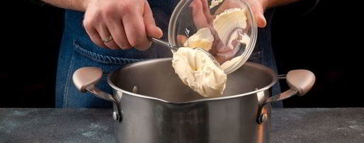 Шаг 2: сырного крема-супа с крабовым мясом