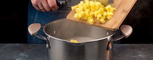 Шаг 3: сырного крема-супа с крабовым мясом