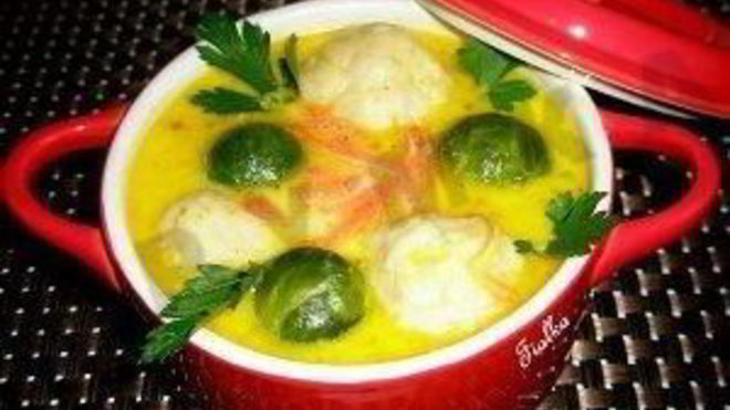 Рецепт Сырного супа с брюссельской капустой с нежными картофельными клецками