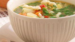 Рецепт Сырного супа с клецками из кабачка