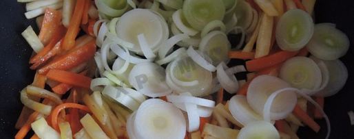 Шаг 10: сырного супа с куриными фрикадельками