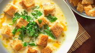 Рецепт Сырного супа с курицей и сухариками