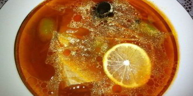 Рецепт ухи из семги с томатной пастой