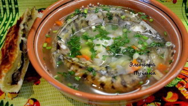 Рецепт Ухи в горшочке с грибным пирогом