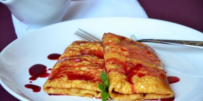 Рецепт блинчиков с начинкой под вишневым соусом