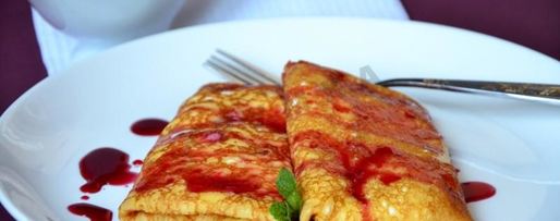 Шаг 13: блинчиков с начинкой под вишневым соусом