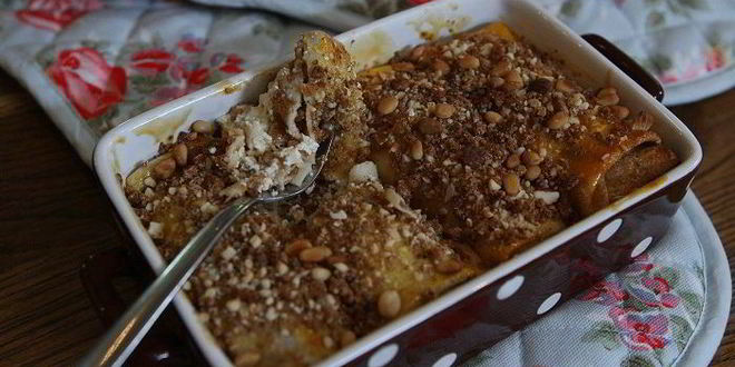 Рецепт блинчиков с творогом, пряностями и кедровыми орехами