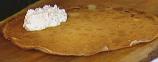 Шаг 5: блинчиков с творогом, пряностями и кедровыми орехами