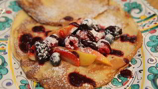 Рецепт Блинчиков со свежими фруктами и ягодами