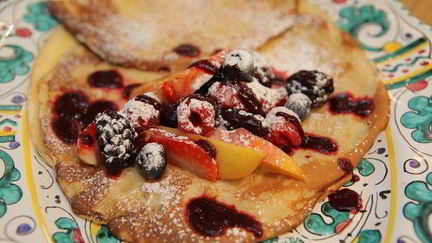 Рецепт Блинчиков со свежими фруктами и ягодами