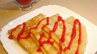 Рецепт Блинов с кокосовой стружкой и клубничным соусом