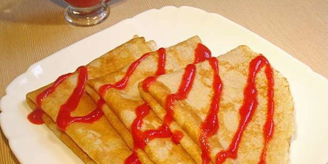 Рецепт блинов с кокосовой стружкой и клубничным соусом
