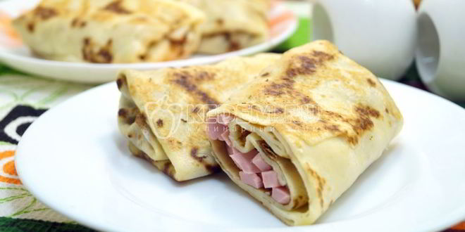 Рецепт блинов с колбасой и сыром