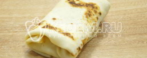 Шаг 7: блинов с колбасой и сыром