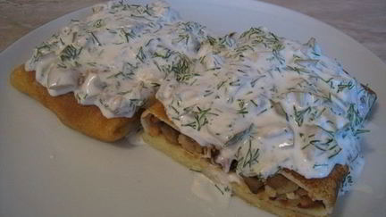 Рецепт Блинов с куриным филе, грибами и сыром