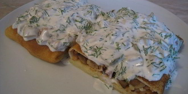Рецепт блинов с куриным филе, грибами и сыром