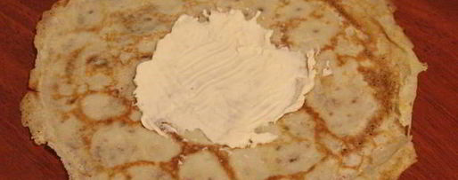 Шаг 5: фаршированных блинчиков с семгой и плавленным сыром