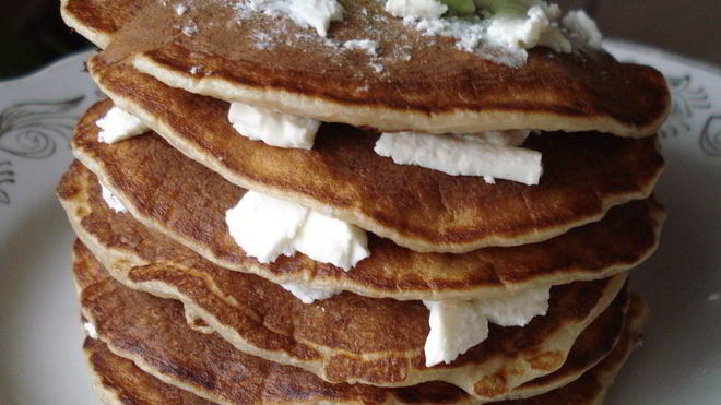 Рецепт Низкокалорийных овсяных панкейков с сыром фета