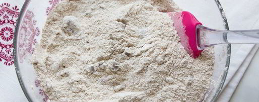 Шаг 3: английских крестовых булочек с шоколадом и вишней