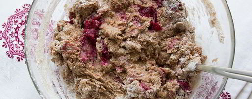 Шаг 5: английских крестовых булочек с шоколадом и вишней