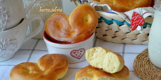 Рецепт булочек молочных сердечки