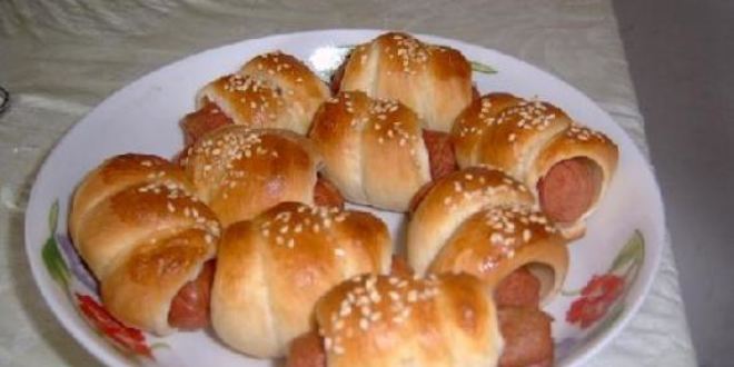 Рецепт булочек с колбасой