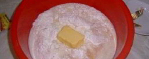 Шаг 1: булочек с колбасой