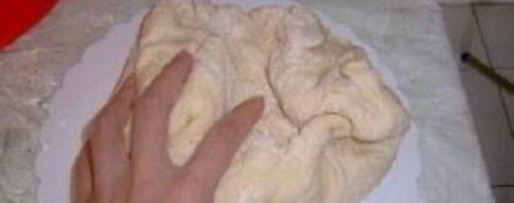 Шаг 8: булочек с колбасой