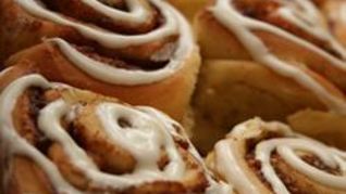 Рецепт Булочек с корицей и орехами