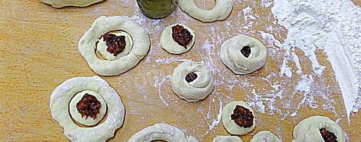 Шаг 6: булочек с курагой из дрожжевого теста