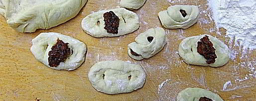 Шаг 7: булочек с курагой из дрожжевого теста