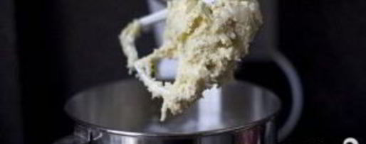 Шаг 2: булочек с яблоками и сыром чеддер