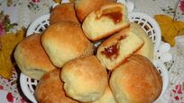 Рецепт Булочек со сгущенкой из дрожжевого теста