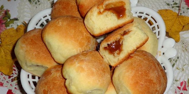 Рецепт булочек со сгущенкой из дрожжевого теста