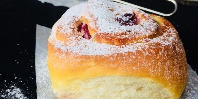 Рецепт булочек со сливочным сыром и вишней