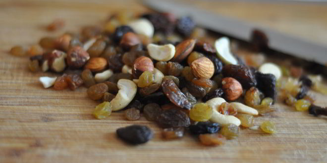 Рецепт овсяных плюшек с орехами, изюмом и бананом