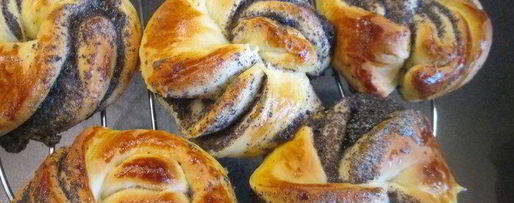 Шаг 4: плюшек-завитушек маковых