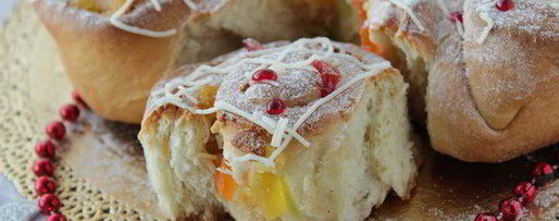 Шаг 10: праздничных булочек с марципаном и цукатами