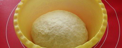 Шаг 6: праздничных булочек с марципаном и цукатами