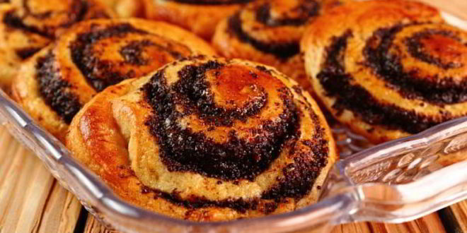 Рецепт слоеных булочек с изюмом и маком