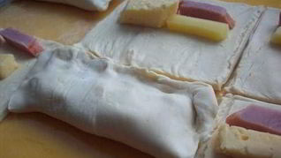 Рецепт Слоеных булочек с сыром и мясом
