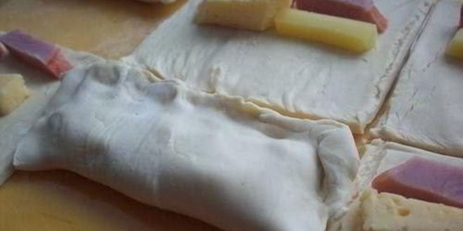 Рецепт слоеных булочек с сыром и мясом