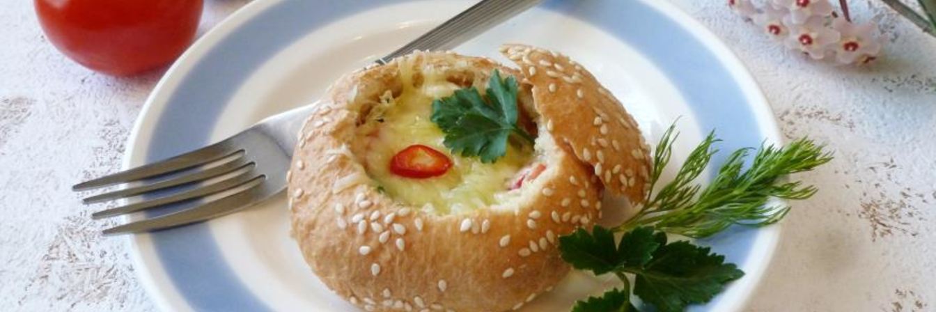 Рецепт Теплой булочки с салатом